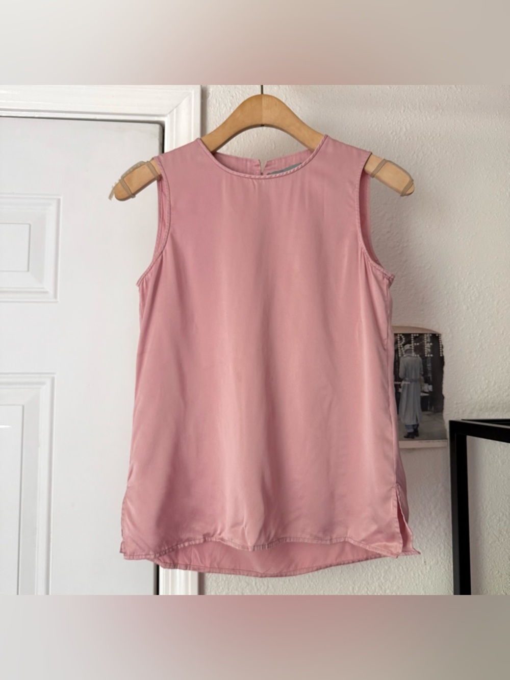 RAVELLA pink rose pure silk crew neck keyhole back cropped tank top